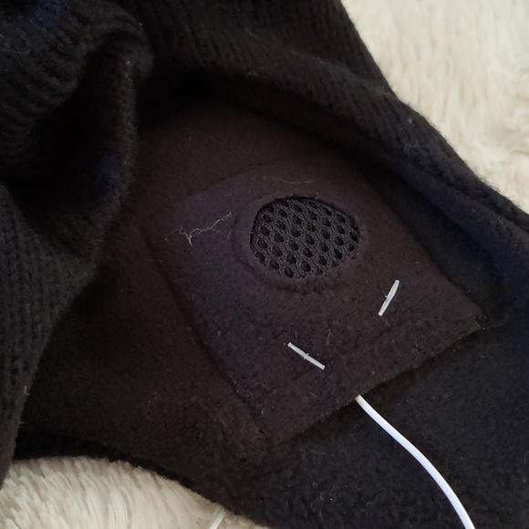 NWT Black Hat w/ Headphones 🎧 - Picture 2 of 3